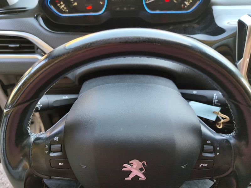 Peugeot 2008 1.2 PureTech Allure 2018 – снимка 22