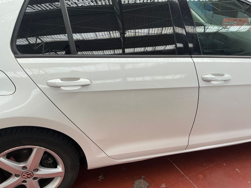Volkswagen Golf VII 2.0 TDI Comfortline BlueMotion Tech 2015 – снимка 25
