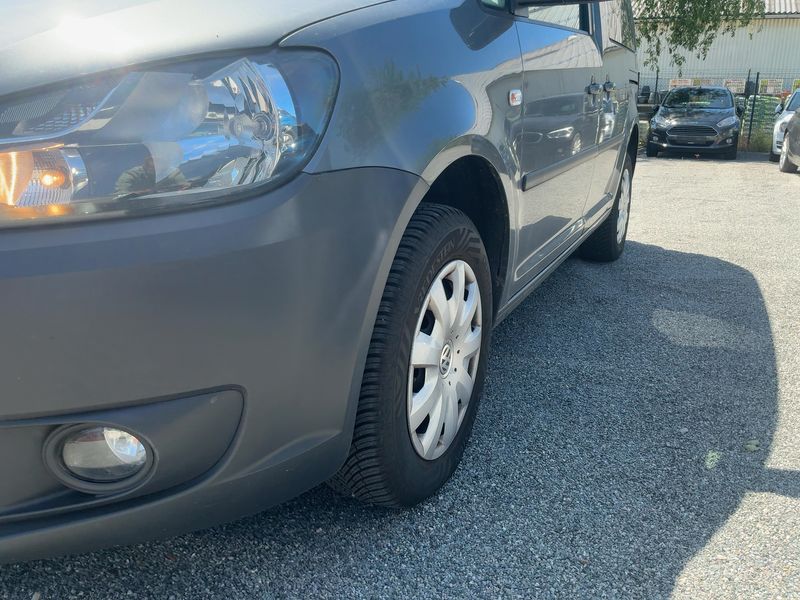 Volkswagen Caddy 1.6 TDI Trendline 2010 – снимка 2