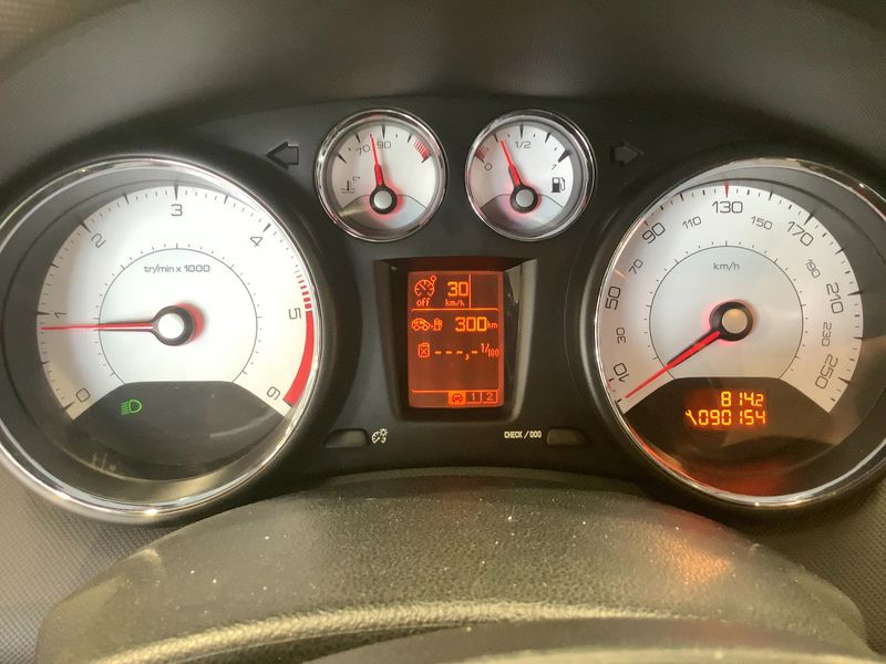Peugeot 308 2.0 HDi Platinum 2010 – снимка 19