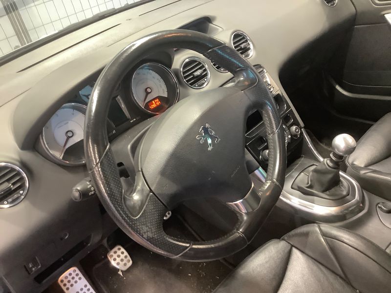 Peugeot 308 2.0 HDi Platinum 2010 – снимка 26