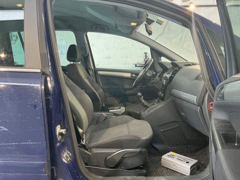 Opel Zafira 1.6 Design Edition 2011 – снимка 3