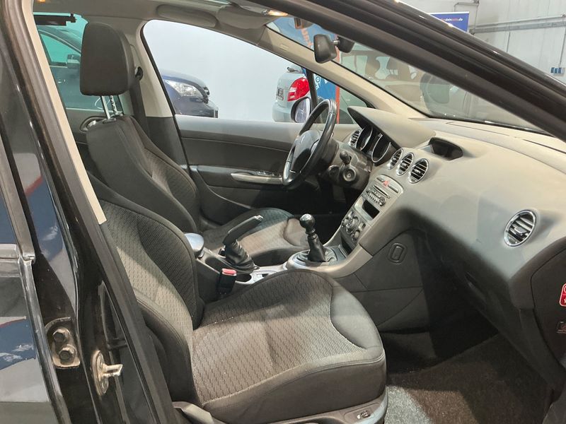 Peugeot 308 2.0 HDi Family 2011 – снимка 3