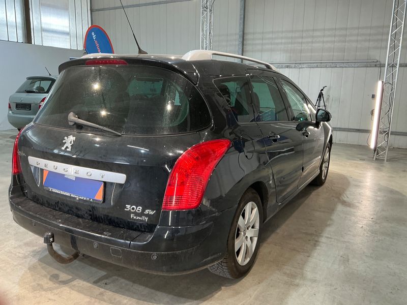 Peugeot 308 2.0 HDi Family 2011 – снимка 2
