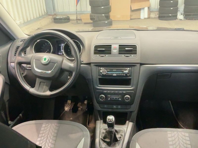 Skoda Yeti 2.0 TDI Adventure 4x4 2013 – снимка 17