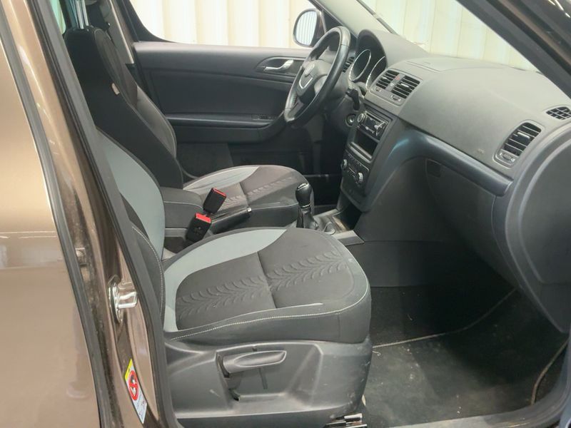 Skoda Yeti 2.0 TDI Adventure 4x4 2013 – снимка 16