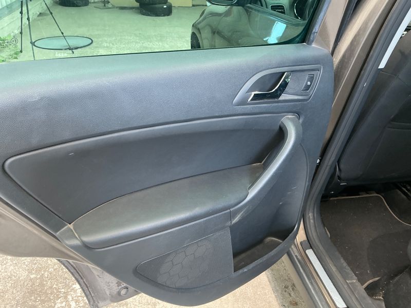 Skoda Yeti 2.0 TDI Adventure 4x4 2013 – снимка 42