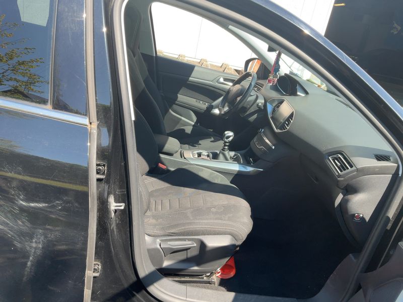 Peugeot 308 1.6 e-HDi Allure 2014 – снимка 16