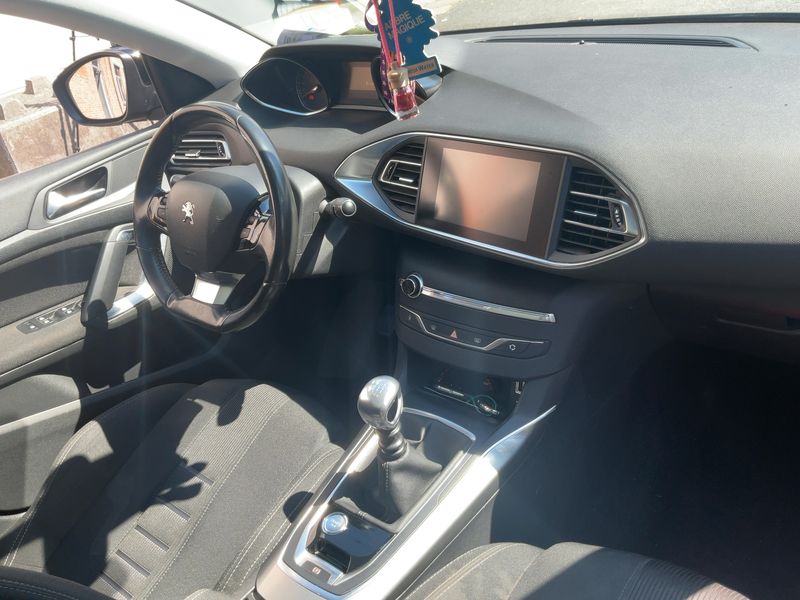 Peugeot 308 1.6 e-HDi Allure 2014 – снимка 17