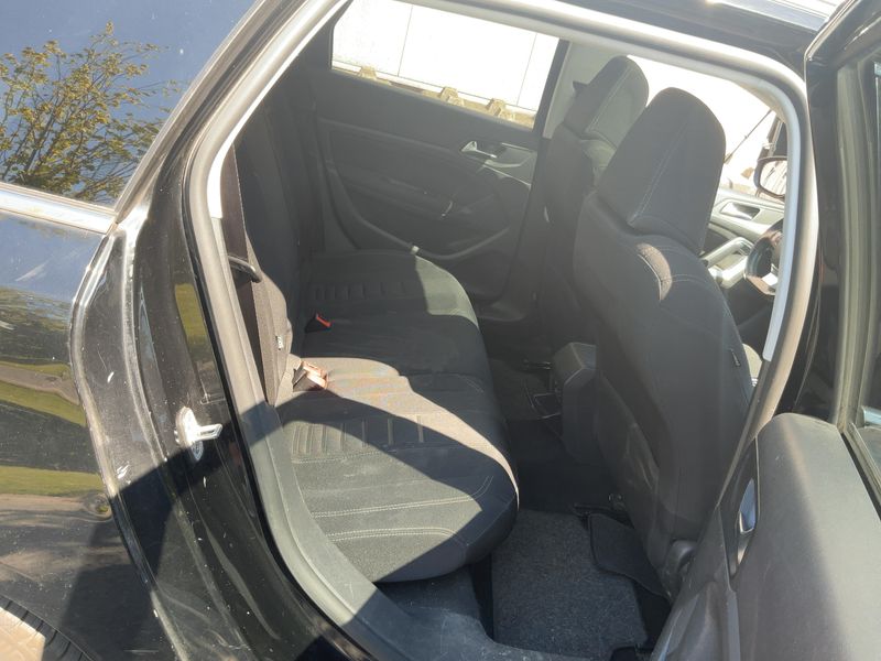 Peugeot 308 1.6 e-HDi Allure 2014 – снимка 19