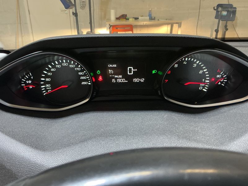 Peugeot 308 1.2 e-THP Active 2015 – снимка 18