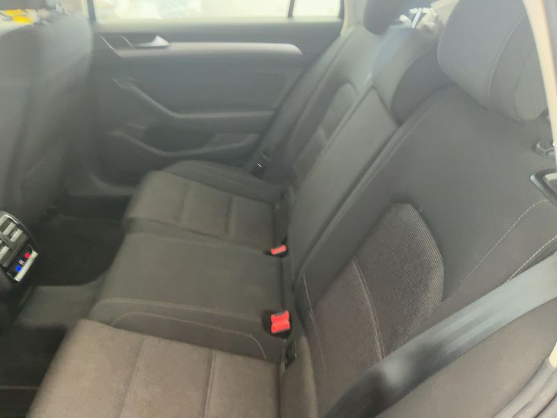 Volkswagen Passat 2.0 TDI Comfortline BlueMotion Tech 2015 – снимка 20