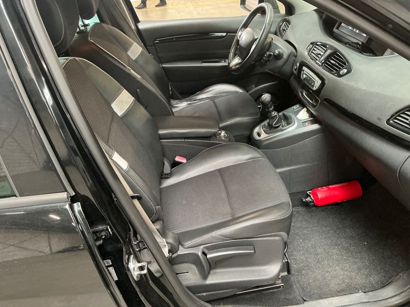 Renault Grand Scenic 1.6 dCi BOSE Edition 2012 – снимка 3
