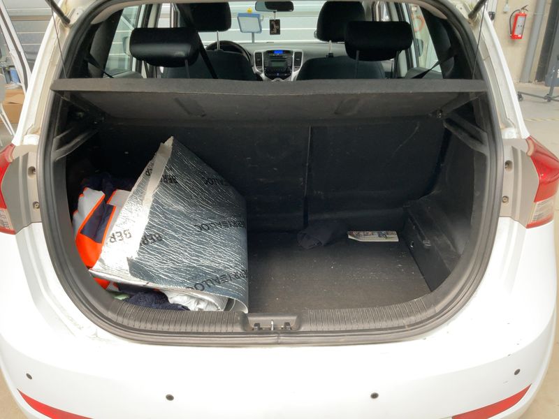 Hyundai ix20 1.4 Comfort 2011 – снимка 10
