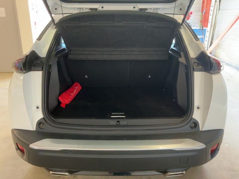 Peugeot 2008 1.2 PureTech Allure 2020 – снимка 15
