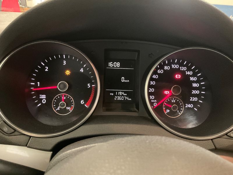 Volkswagen Golf VI 1.6 TDI Trendline 2010 – снимка 13
