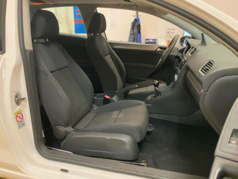 Volkswagen Golf VI 1.6 TDI Trendline 2010 – снимка 11