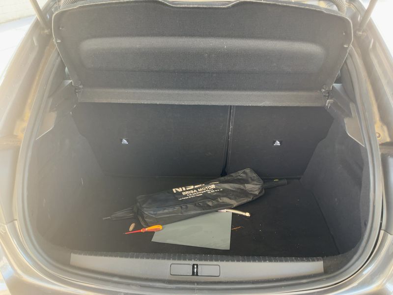 Peugeot 208 1.2 PureTech Allure 2023 – снимка 15