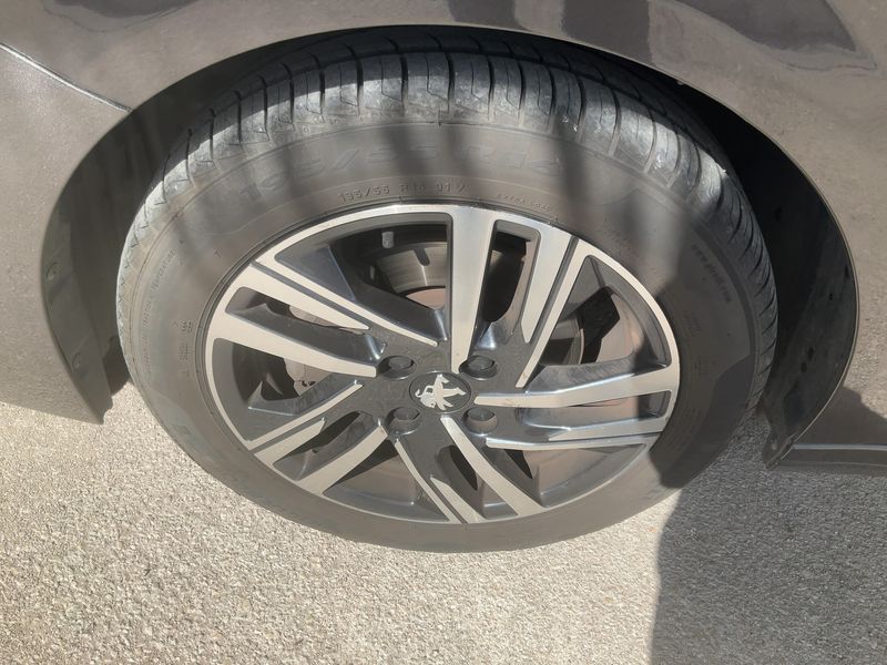Peugeot 208 1.2 PureTech Allure 2023 – снимка 3