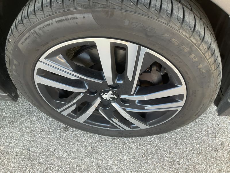 Peugeot 208 1.2 PureTech Allure 2023 – снимка 11