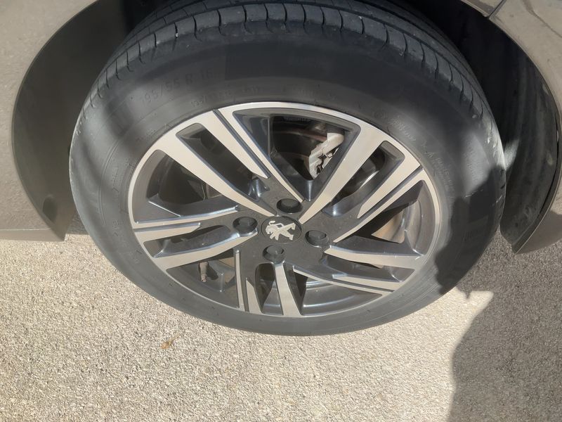 Peugeot 208 1.2 PureTech Allure 2023 – снимка 5