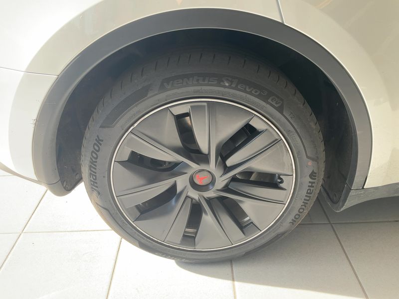 Tesla Model Y Standard Range 2023 – снимка 9