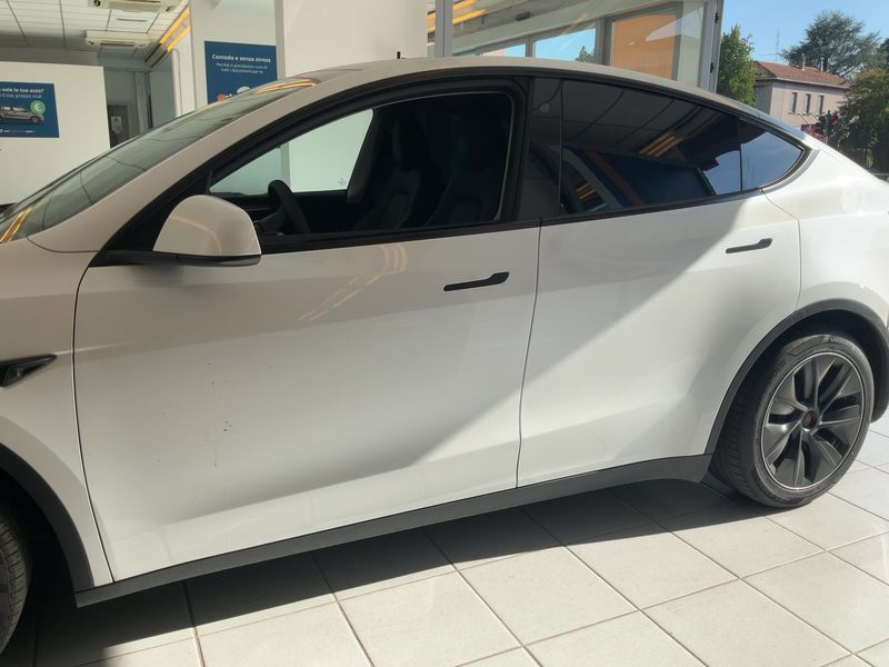 Tesla Model Y Standard Range 2023 – снимка 4