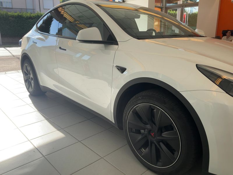 Tesla Model Y Standard Range 2023 – снимка 12