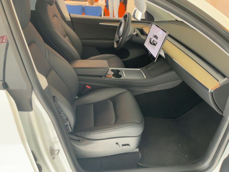 Tesla Model Y Standard Range 2023 – снимка 16