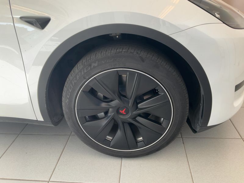 Tesla Model Y Standard Range 2023 – снимка 11