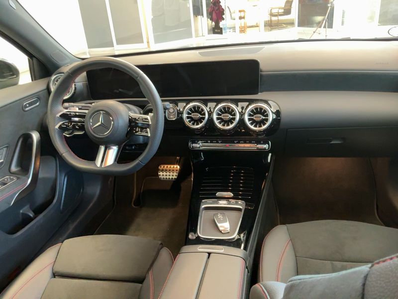 Mercedes-Benz A-Klasse A 200 Mild-Hybrid AMG Line 2024 – снимка 17
