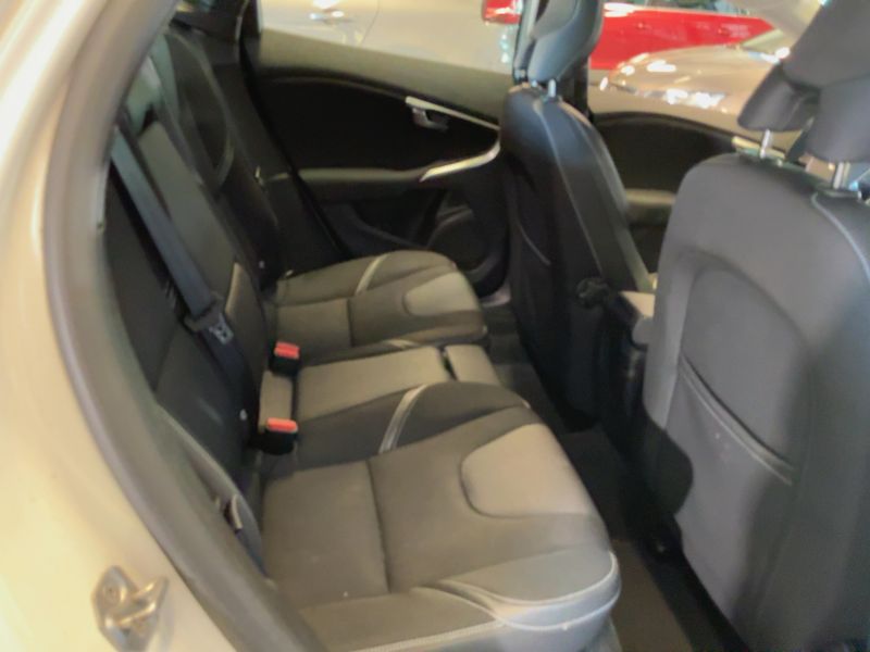 Volvo V40 1.6 D2 Momentum 2013 – снимка 19