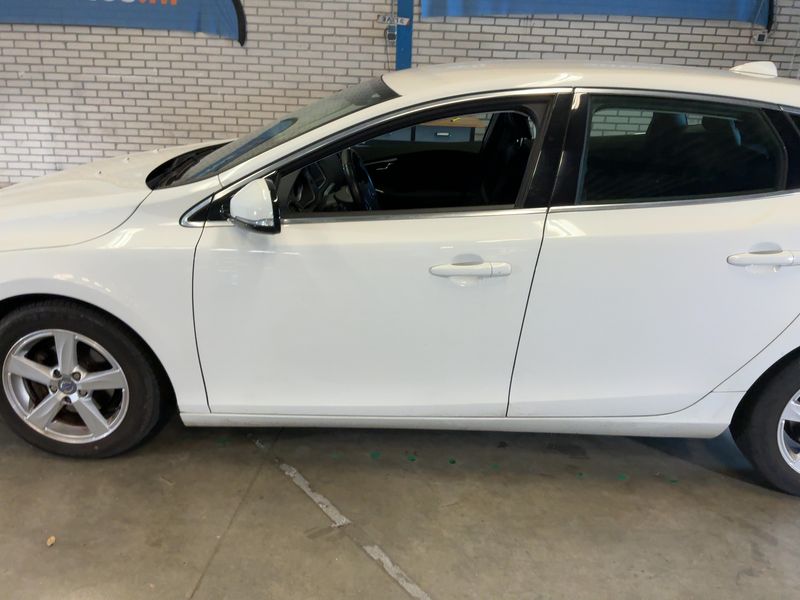 Volvo V40 1.6 D2 Momentum 2013 – снимка 4