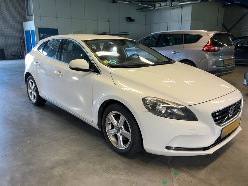 Volvo V40 1.6 D2 Momentum 2013 – снимка 12