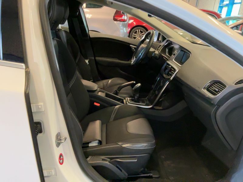 Volvo V40 1.6 D2 Momentum 2013 – снимка 16