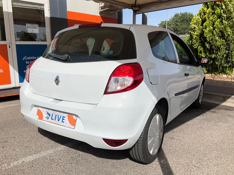 Renault Clio 1.5 dCi Authentique 2011 – снимка 2
