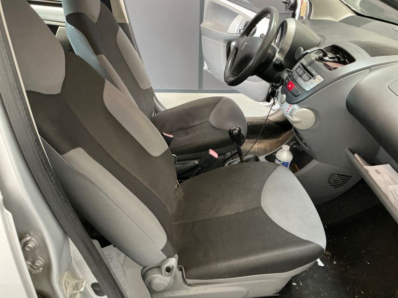 Peugeot 107 1.0 Urban 2009 – снимка 3