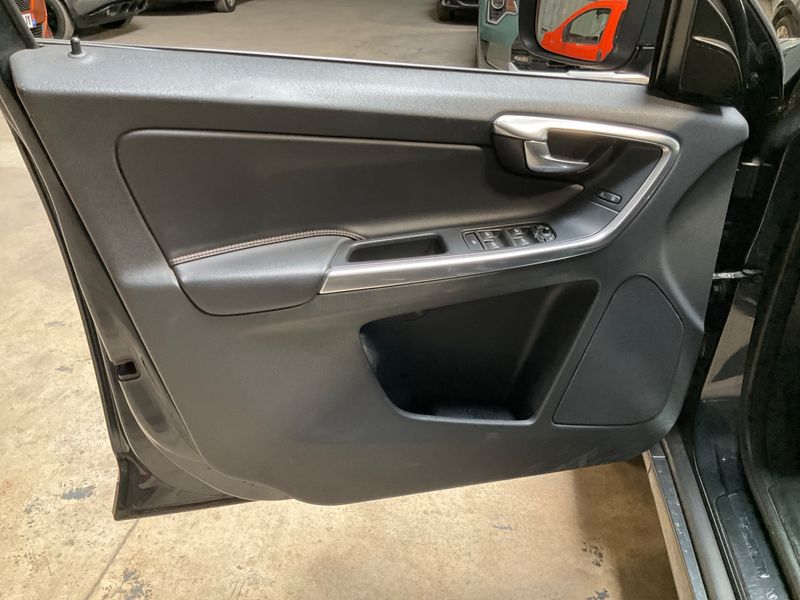 Volvo XC60 2.0 D4 Summum 2015 – снимка 27