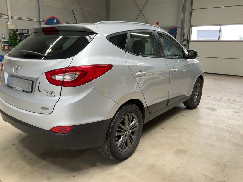 Hyundai ix35 2.0 CRDi FIFA World Cup Edition AWD 2015 – снимка 8