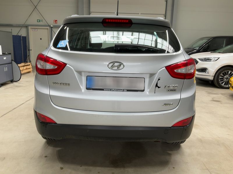 Hyundai ix35 2.0 CRDi FIFA World Cup Edition AWD 2015 – снимка 7