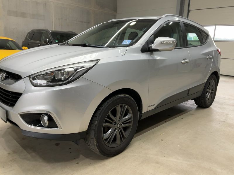 Hyundai ix35 2.0 CRDi FIFA World Cup Edition AWD 2015 – снимка 2