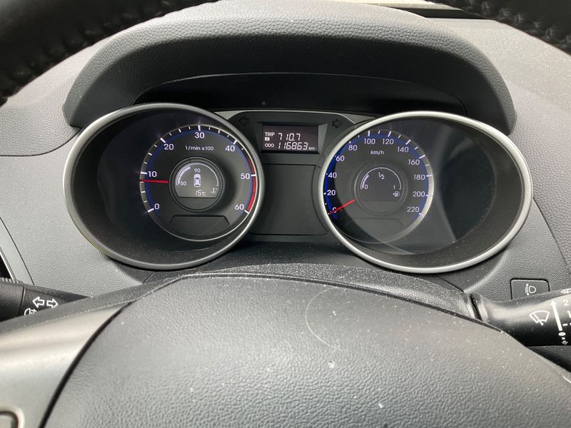 Hyundai ix35 2.0 CRDi FIFA World Cup Edition AWD 2015 – снимка 19