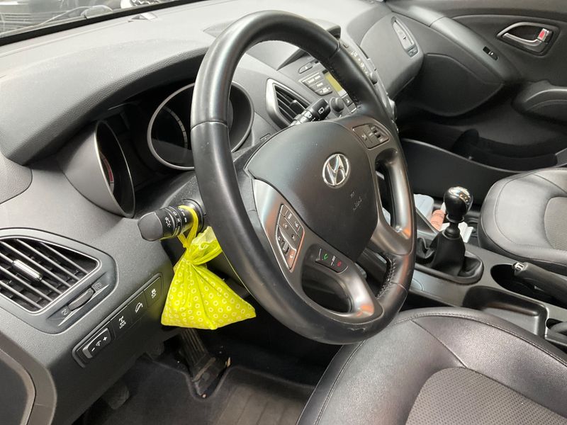 Hyundai ix35 2.0 CRDi FIFA World Cup Edition AWD 2015 – снимка 25