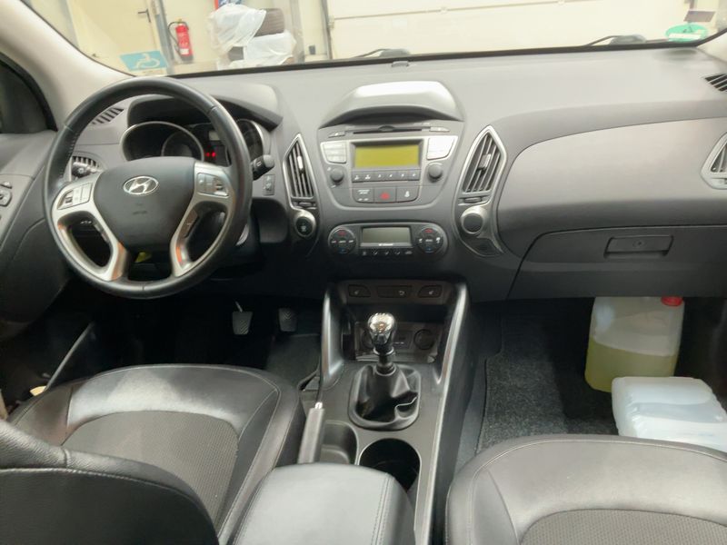 Hyundai ix35 2.0 CRDi FIFA World Cup Edition AWD 2015 – снимка 18