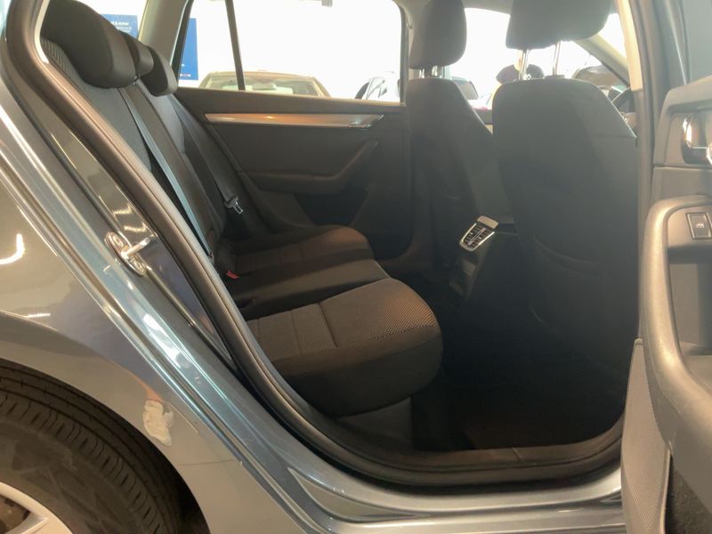 Skoda Octavia 1.4 TSI Ambition 2015 – снимка 19