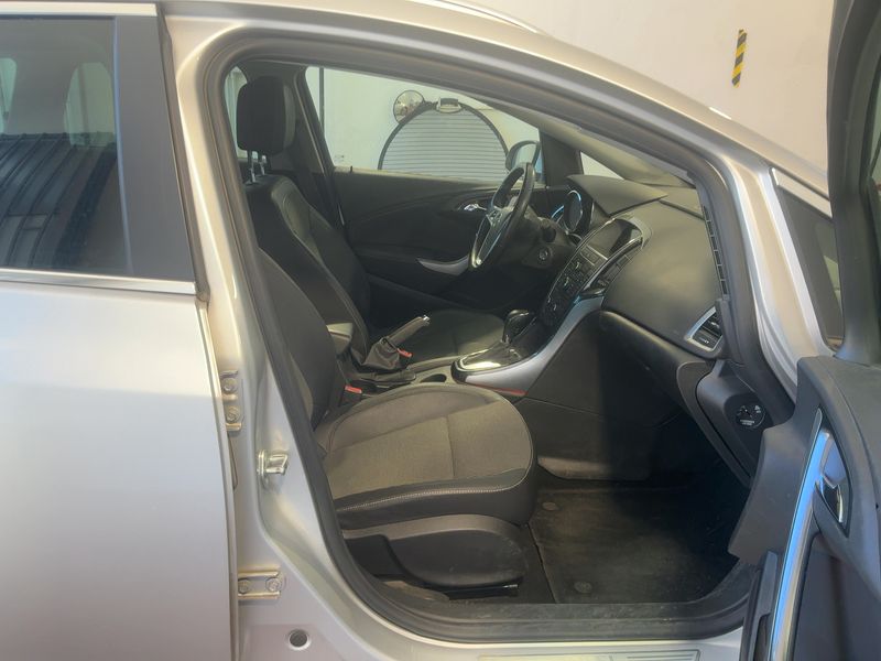 Opel Astra 2.0 CDTI Cosmo 2014 – снимка 16