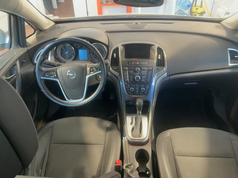Opel Astra 2.0 CDTI Cosmo 2014 – снимка 17