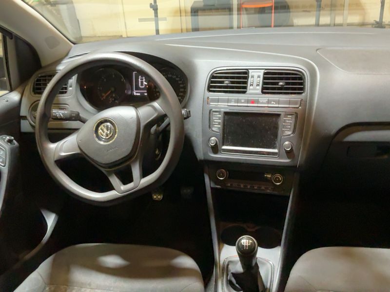 Volkswagen Polo 1.4 TDI Trendline BlueMotion Tech 2015 – снимка 17
