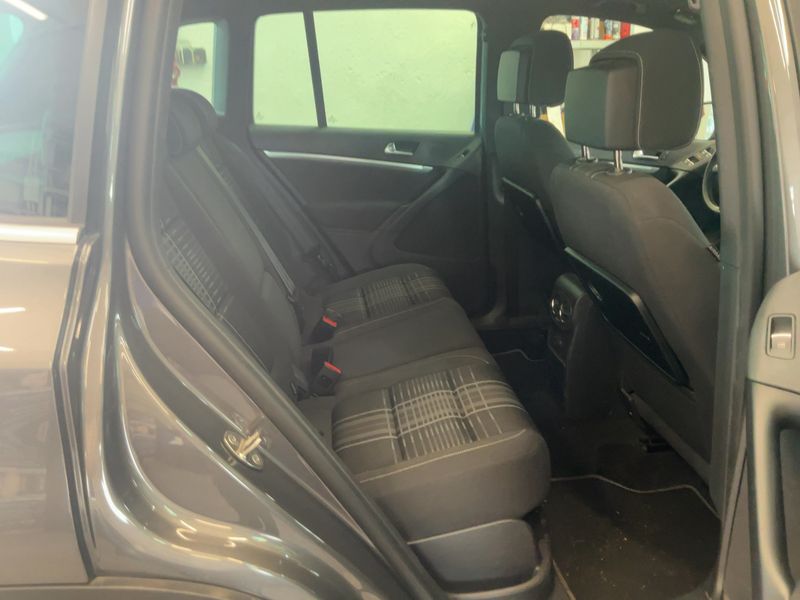 Volkswagen Tiguan 2.0 TDI Lounge Sport & Style BlueMotion Tech 2016 – снимка 19