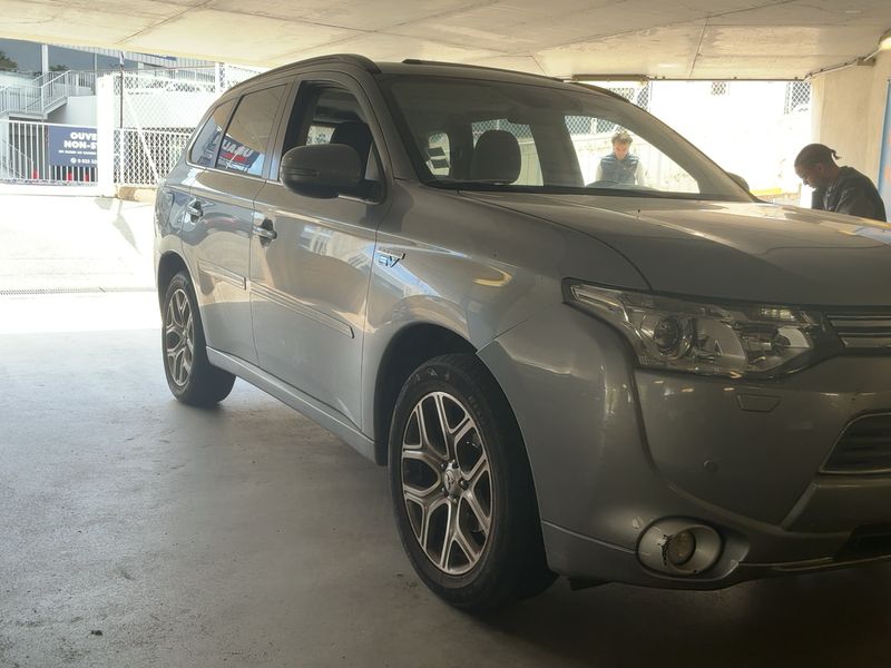 Mitsubishi Outlander 2.0 PHEV PHEV Intense 4WD 2013 – снимка 12
